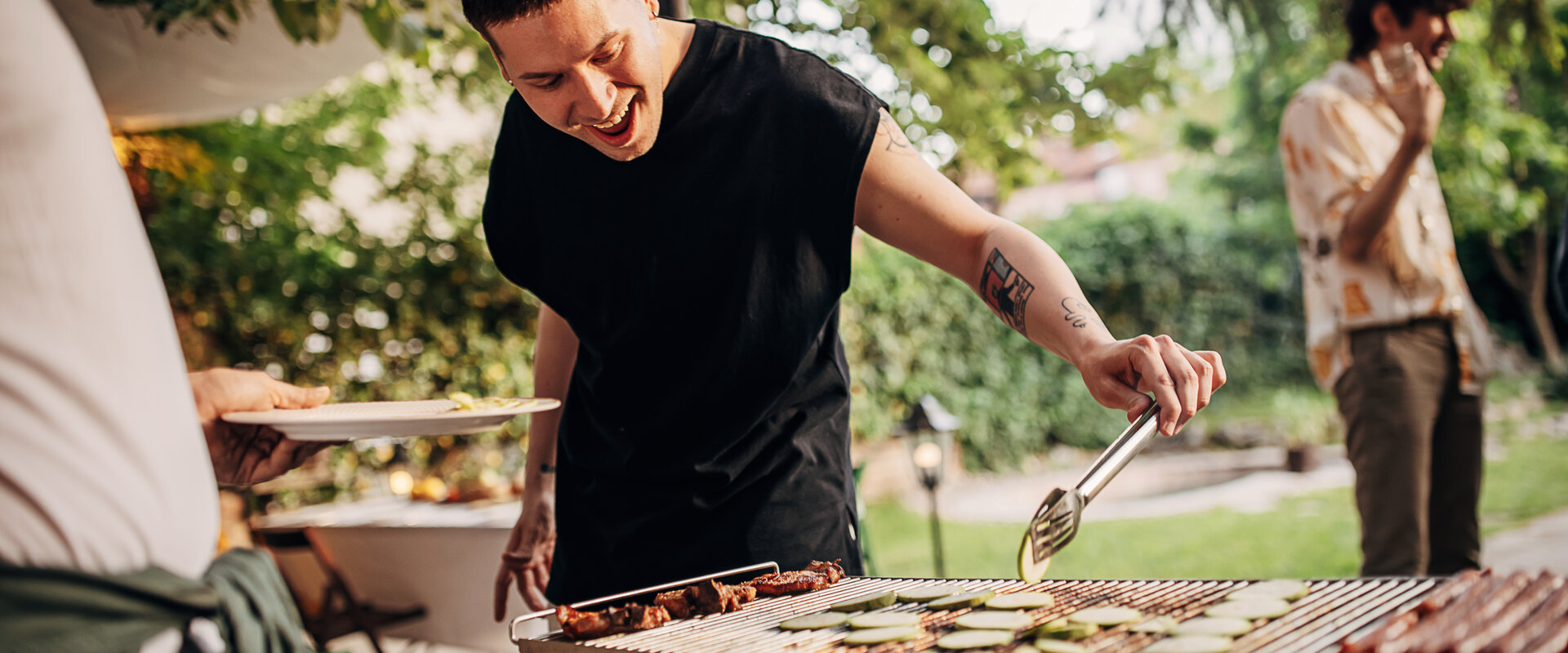 Mann Vorbereitung barbecue