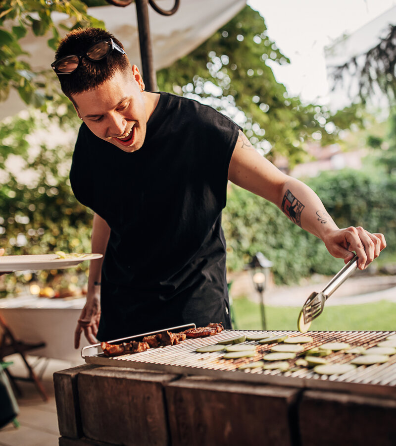 Mann Vorbereitung barbecue